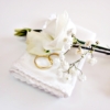 Kép 2/3 - Névre szóló hímzett csipkés zsebkendő esküvőre, nászajándékba