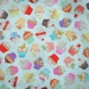 Kép 2/2 - Pamut zsebkendő kicsi muffin és cupcake mintával.