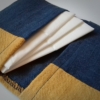 Kép 2/2 - Textil zsebkendőtartó, kék - okker színben