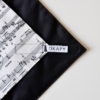 Kép 1/2 - Kotta mintás újraszalvéta fekete, foltmentes belső réteggel - zenészeknek tökéletes ajándék