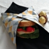 Kép 2/4 - AKCIÓS újraszalvéta meglepetés mintával, élelmiszerbarát tízórai csomagoló - nagyobb méretű szendvicseknek