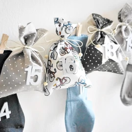 Biciklis adventi kalendárium, karácsonyi dekoráció - kerékpáros mintával