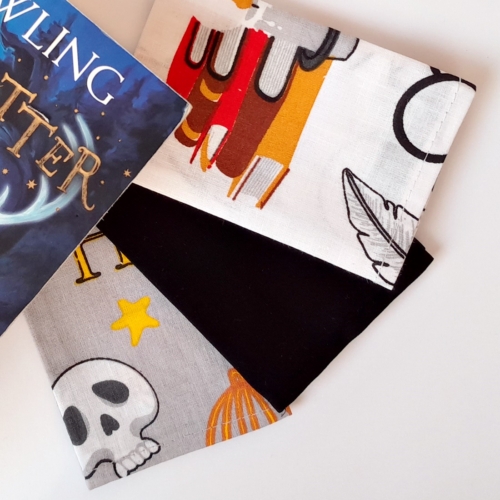 Harry Potteres textilzsebkendő villám jellel, varázspálca, Tűzvillám és egyéb mágikus szimbólumokkal