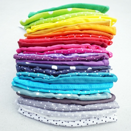 Szivárvány színű vidám felnőtt textil szájmaszk állítható pánttal